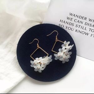 Transparent Petals Dangle Earrings Sweet Cute 3D Camellia Daisy Flower